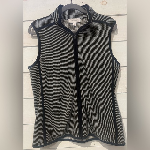Jackets & Blazers - T by Talbots Sweater Vest
Black/White Sleeveless Knit
Womens Medium Petite